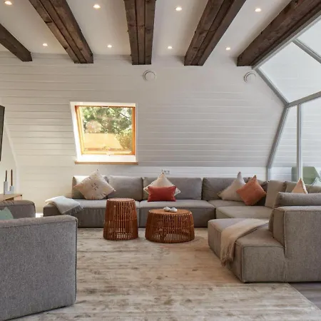 펜션 With A Fireplace Just 10 Minutes From The Beach
