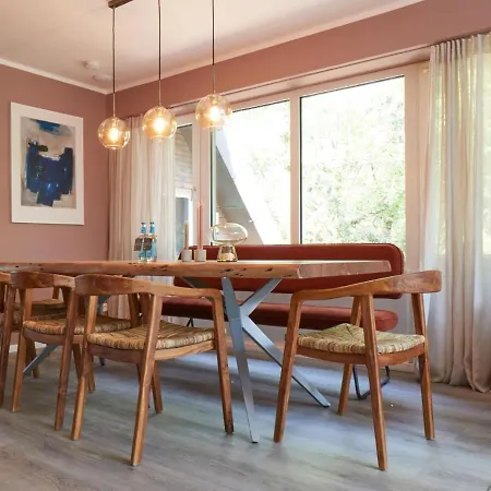 With A Fireplace Just 10 Minutes From The Beach 펜션 *
